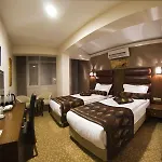 مالايت بوتيك فندق 4*