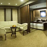 مالايت بوتيك فندق
